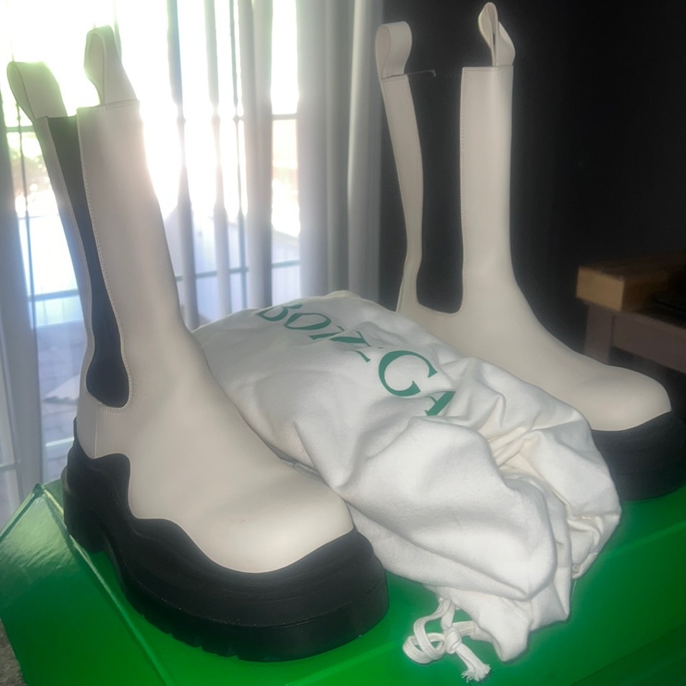 Bottega Veneta tire boot sea salt and black